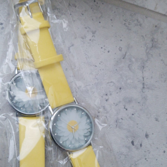 New Fashion Ladies Watch Womens Flower Casual Leat - Picture 3 of 4